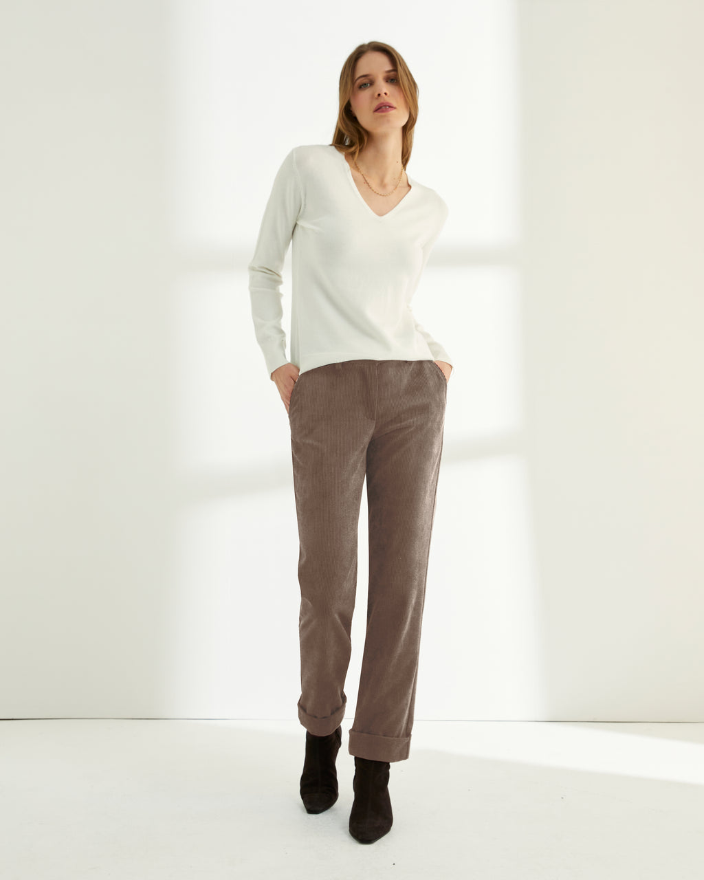 Pantalón tobillero de mujer pana cintura elástica