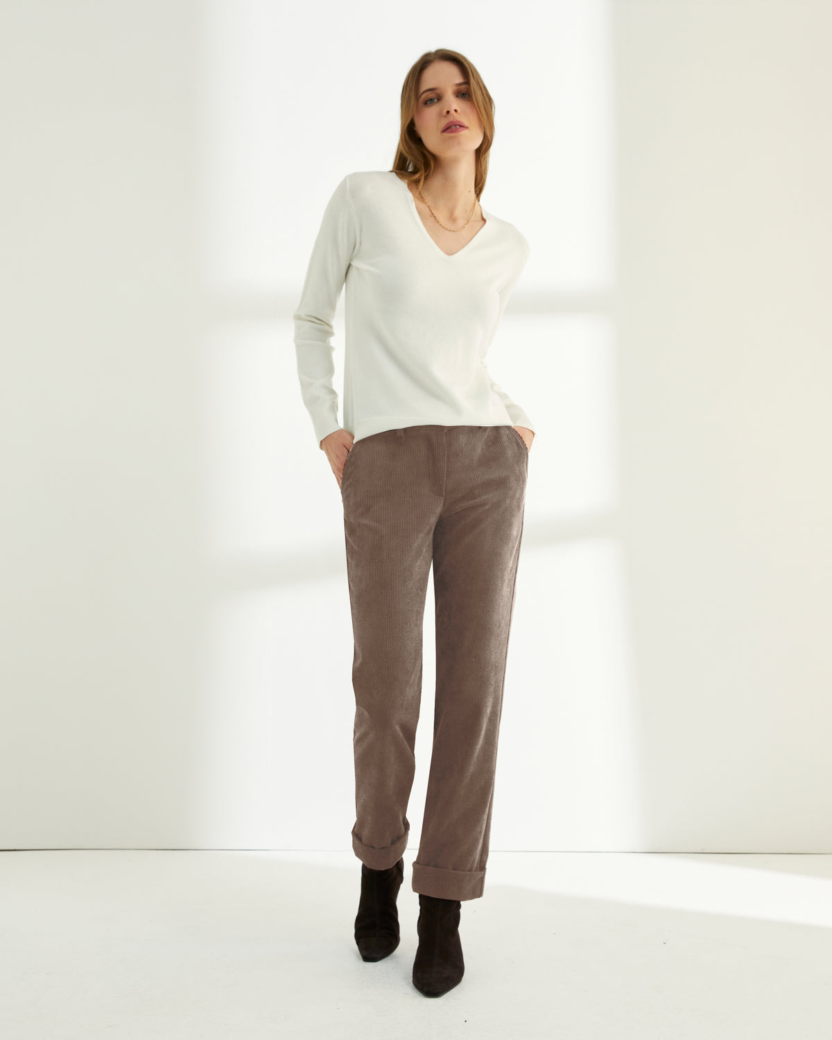 Pantalón tobillero de mujer pana cintura elástica
