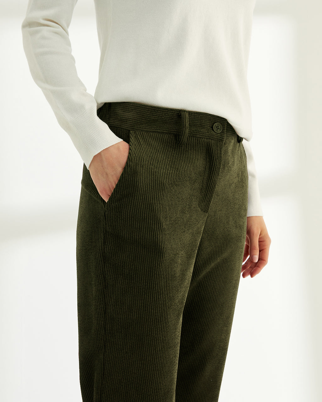 Pantalón tobillero de mujer pana cintura elástica