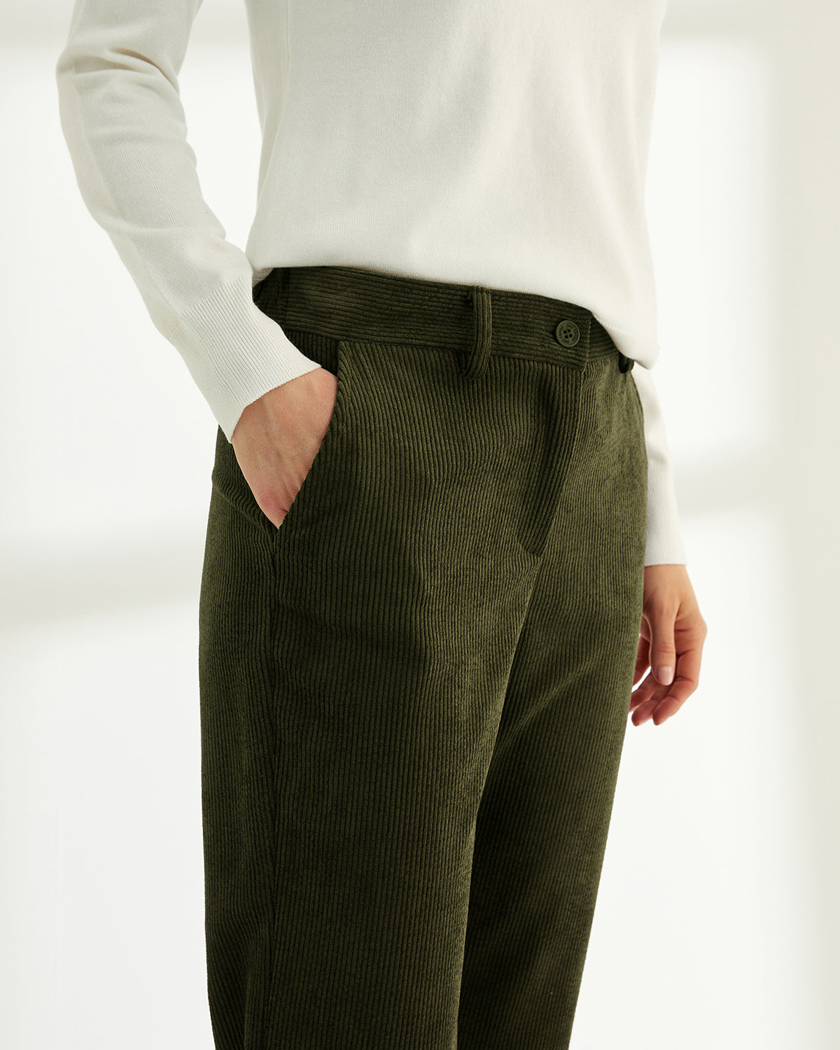Pantalón tobillero de mujer pana cintura elástica