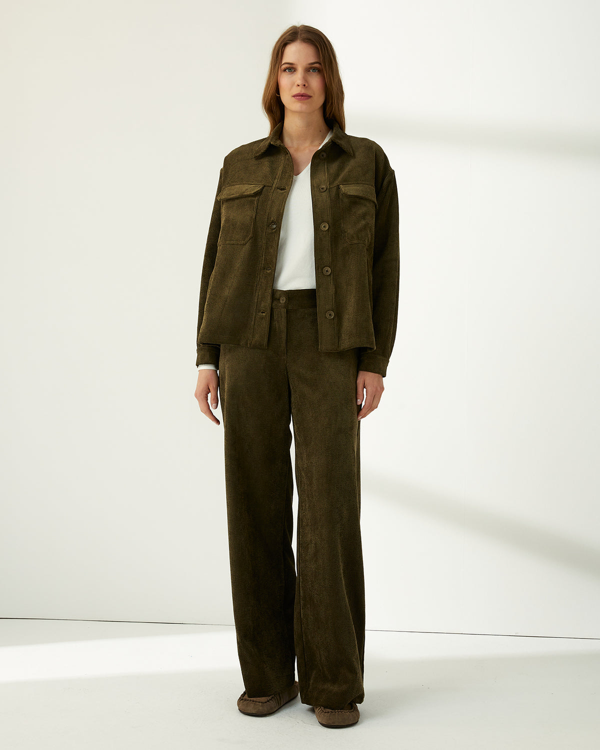 Pantalón recto de mujer de pana