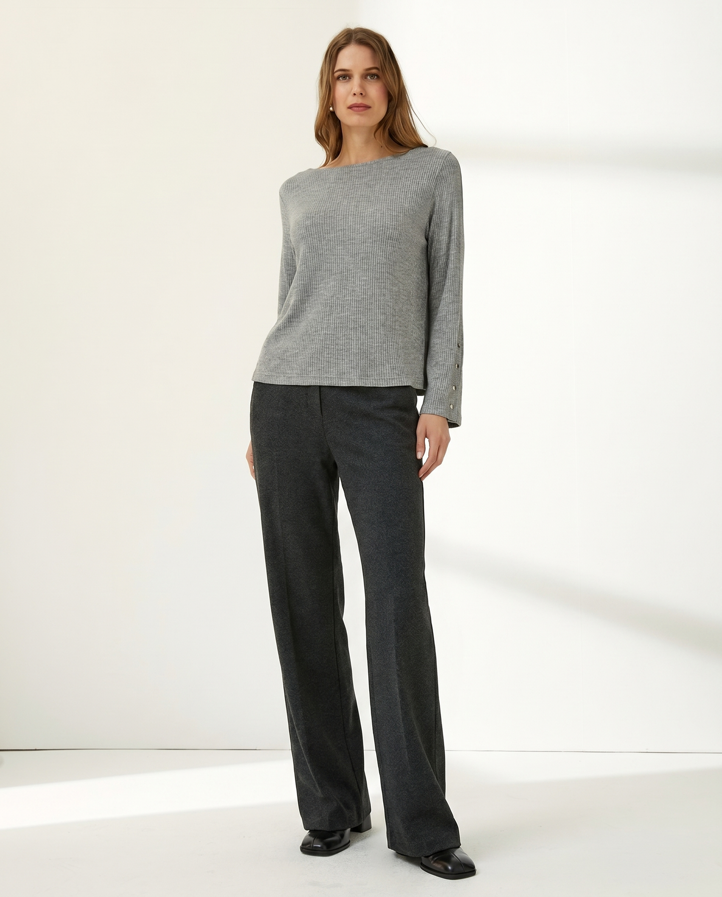 Pantalón recto de mujer corte básico