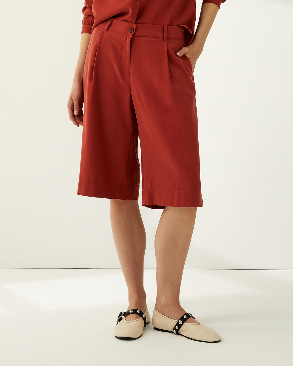 Bermuda de mujer con pinzas