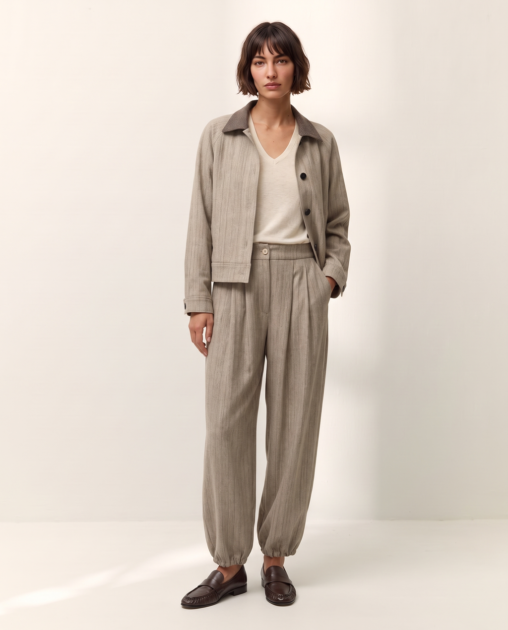 Pantalón bombacho de mujer con pinzas
