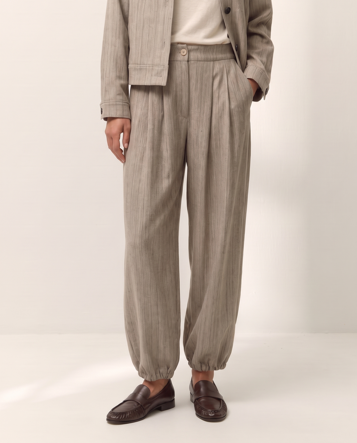 Pantalón bombacho de mujer con pinzas