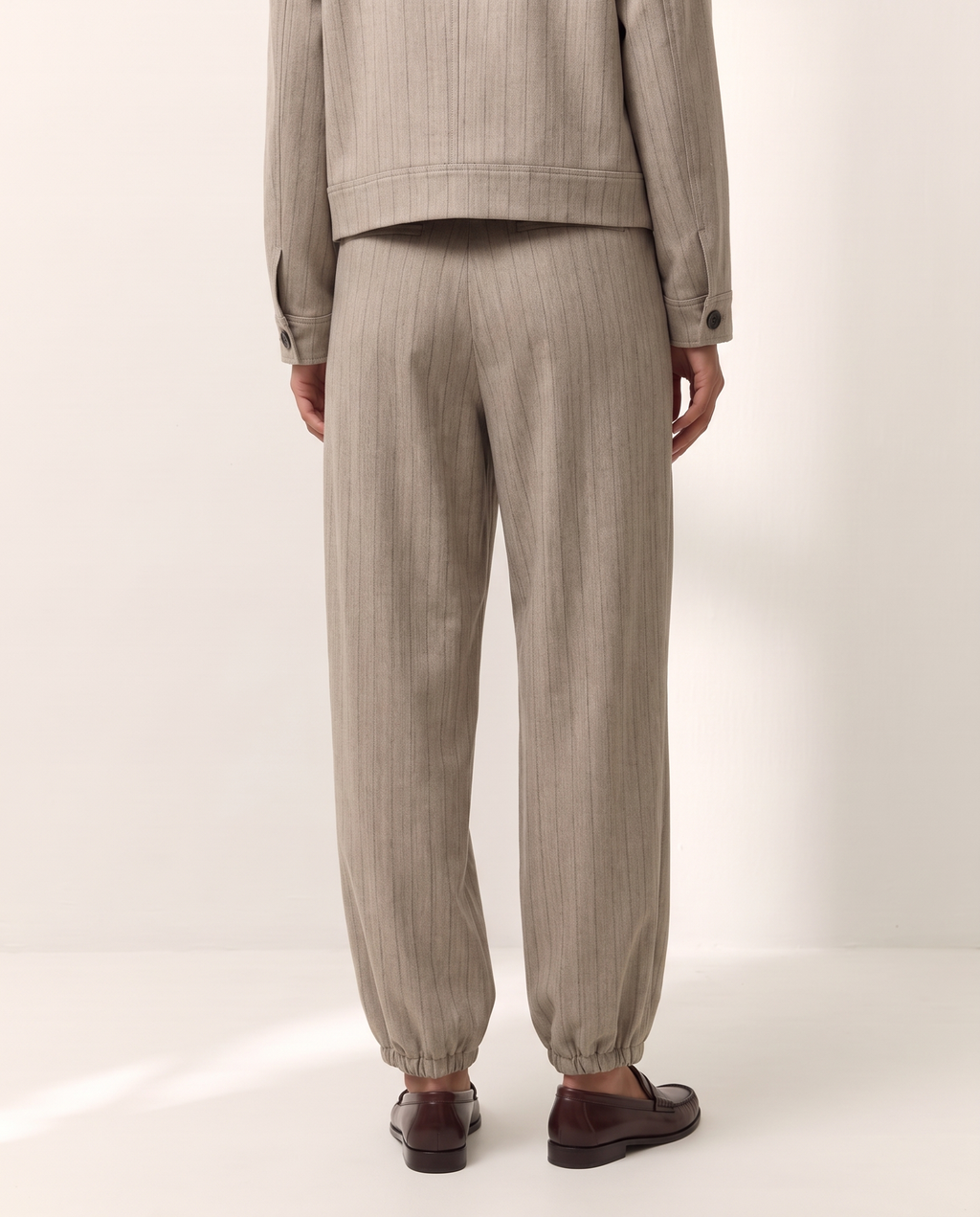 Pantalón bombacho de mujer con pinzas
