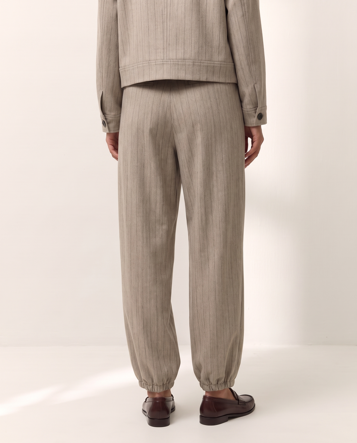 Pantalón bombacho de mujer con pinzas
