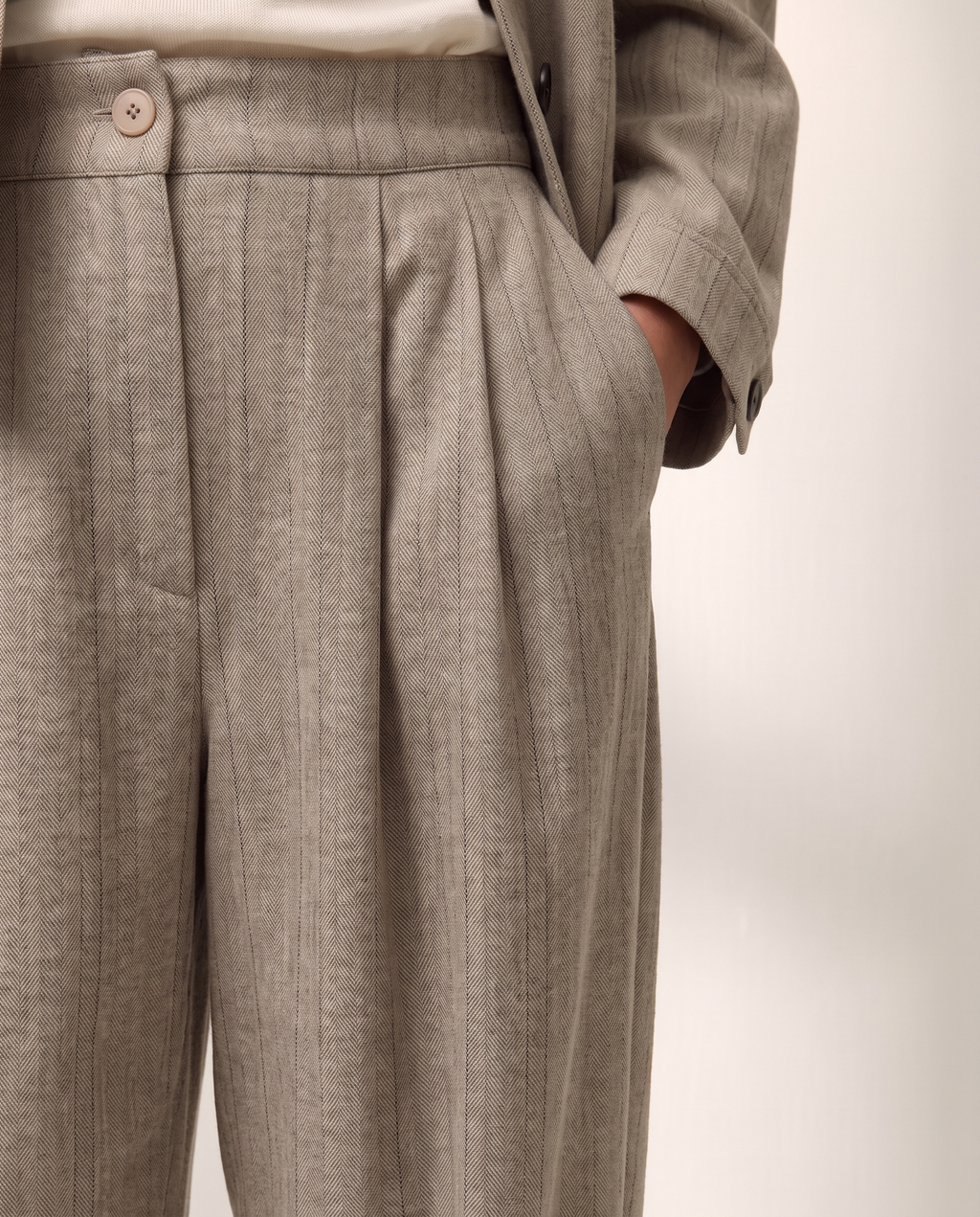 Pantalón bombacho de mujer con pinzas
