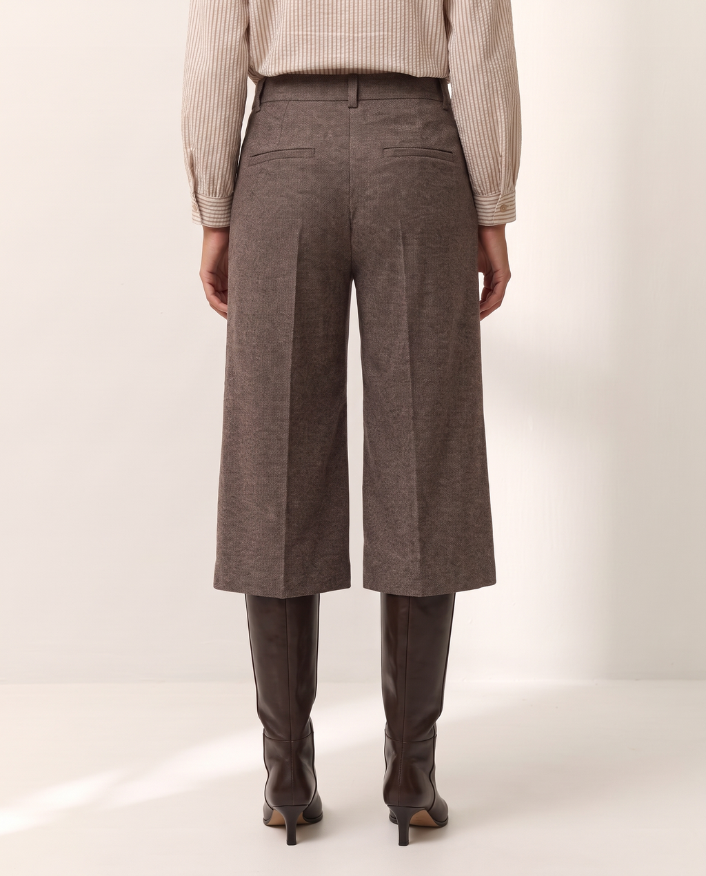 Bermuda de mujer con pinzas