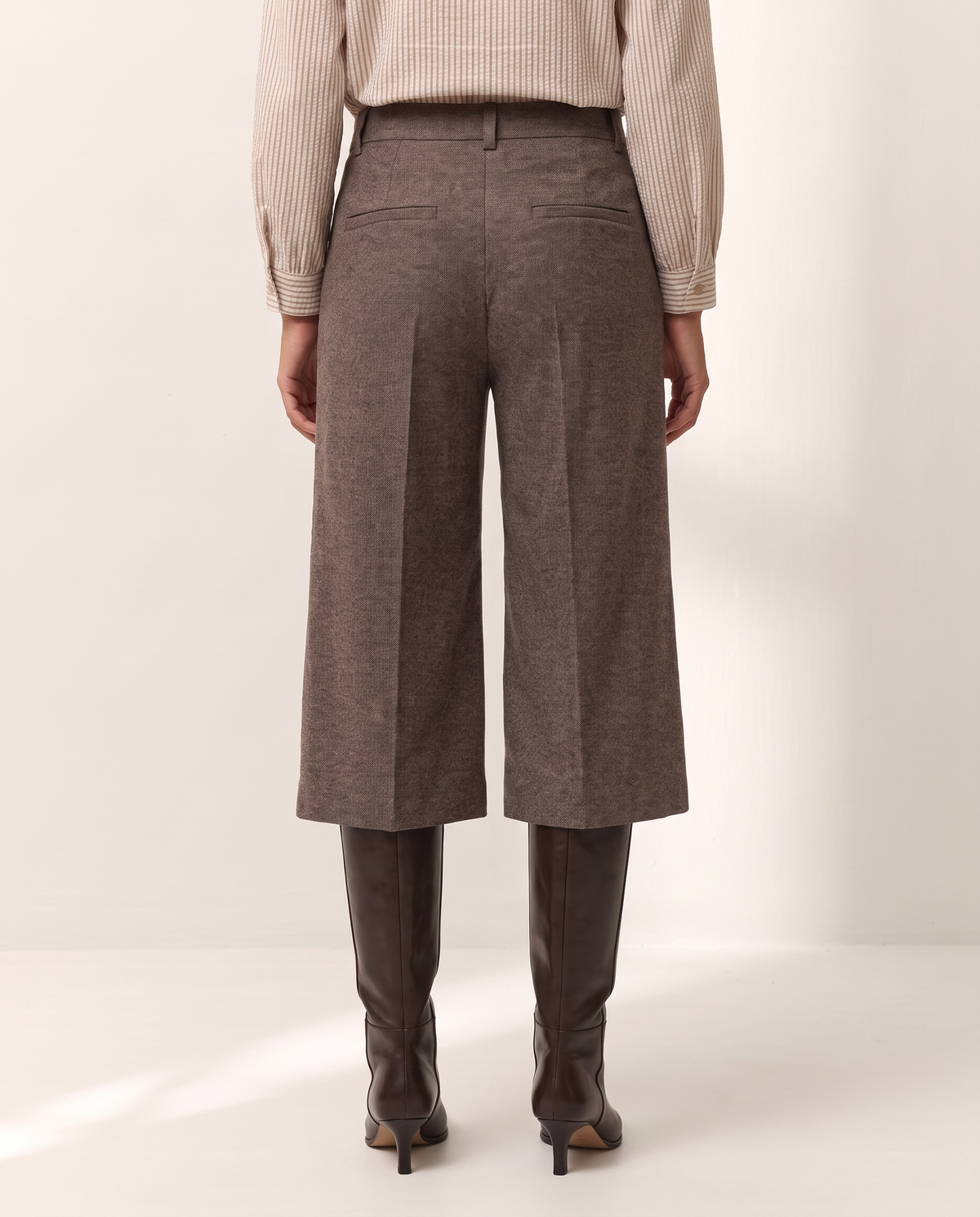 Bermuda de mujer con pinzas