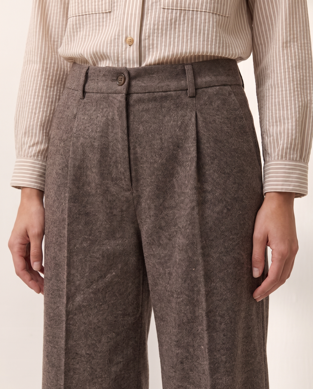 Bermuda de mujer con pinzas