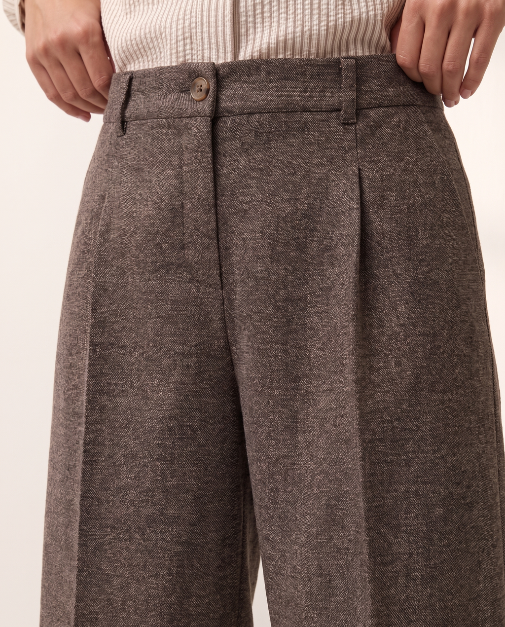 Bermuda de mujer con pinzas