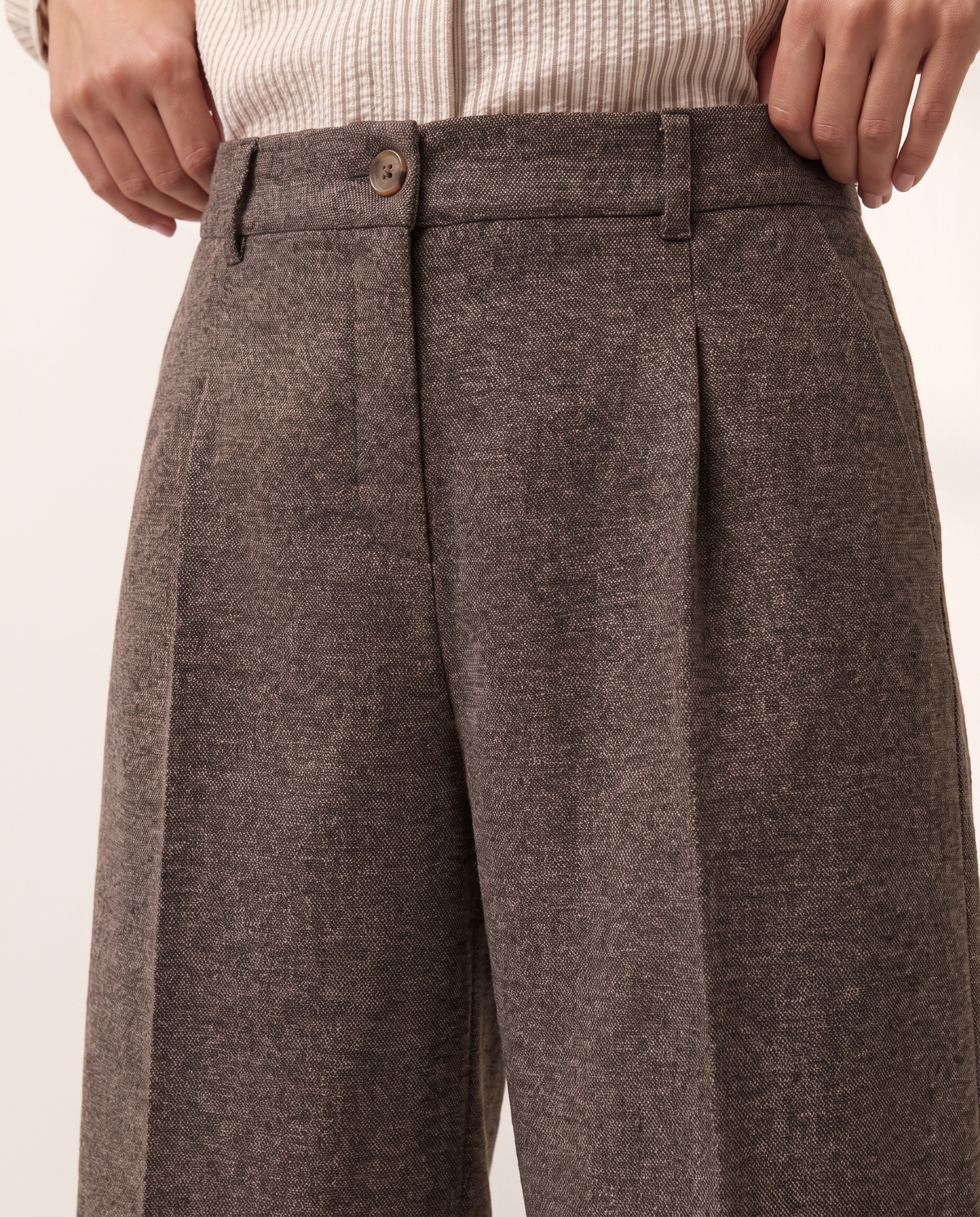 Bermuda de mujer con pinzas