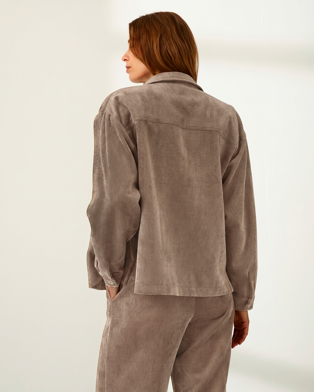 Chaqueta de mujer en pana tipo sobrecamisa