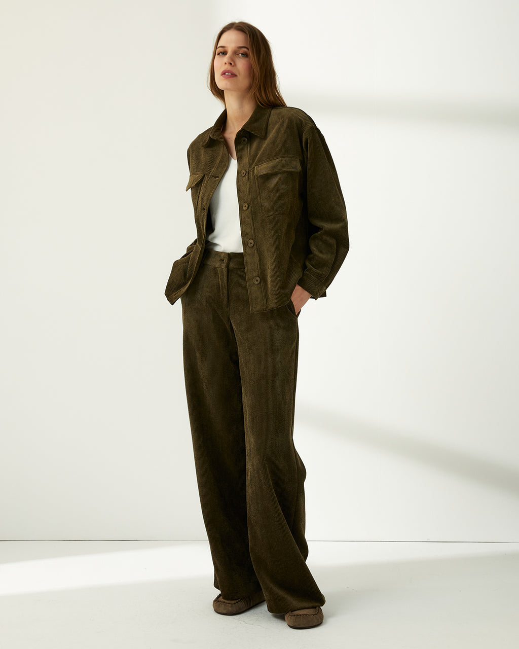 Chaqueta de mujer en pana tipo sobrecamisa