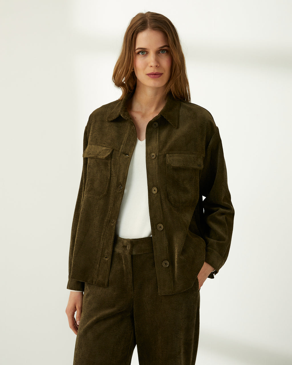 Chaqueta de mujer en pana tipo sobrecamisa