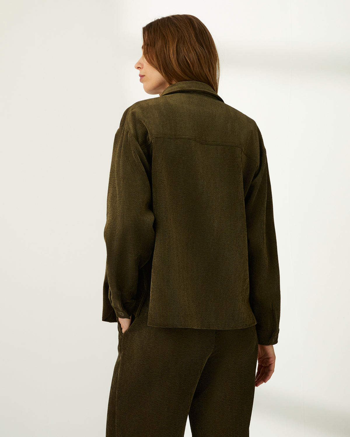 Chaqueta de mujer en pana tipo sobrecamisa