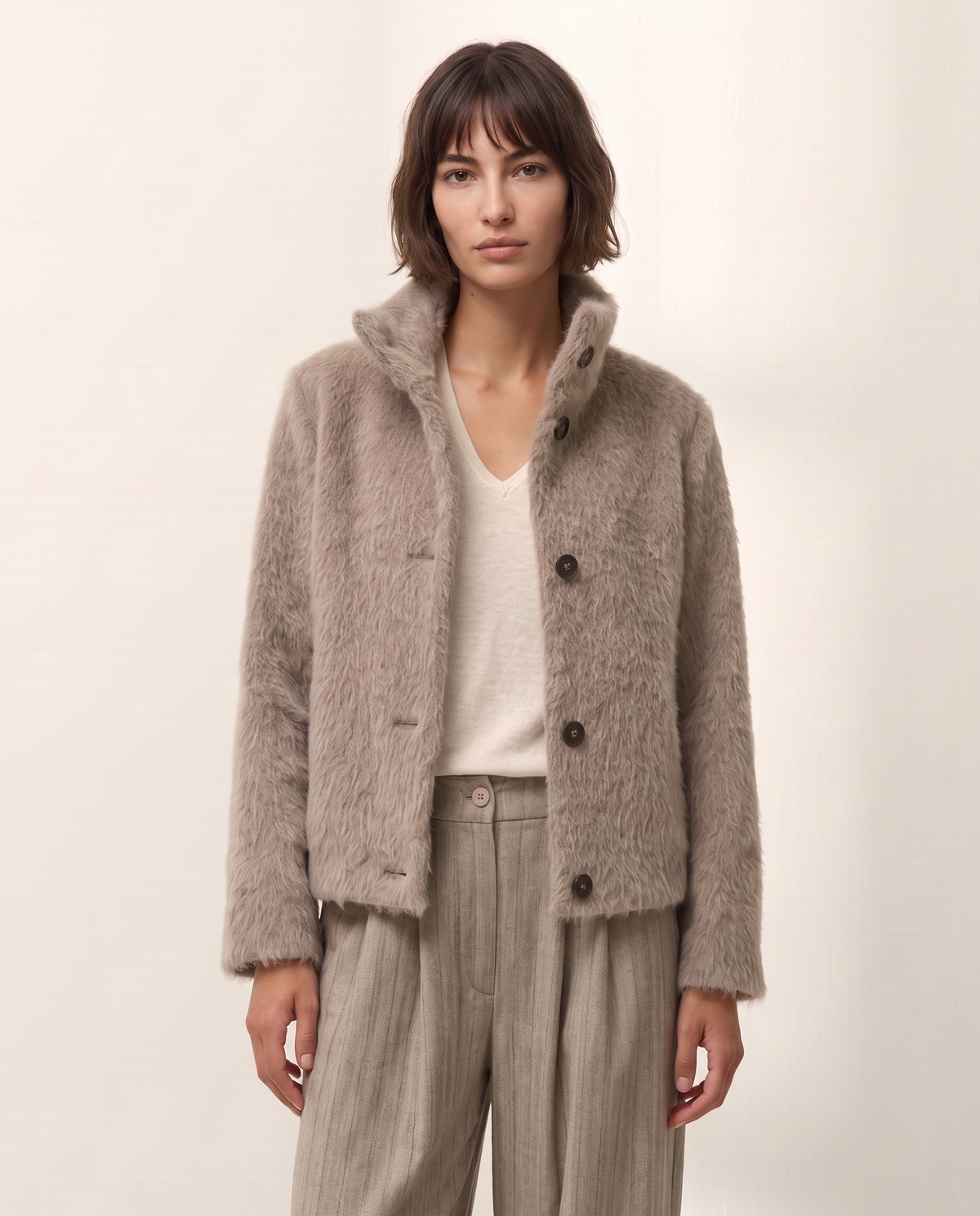 Chaqueta corta de mujer pelo sintético
