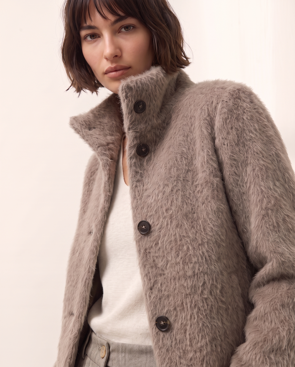 Chaqueta corta de mujer pelo sintético