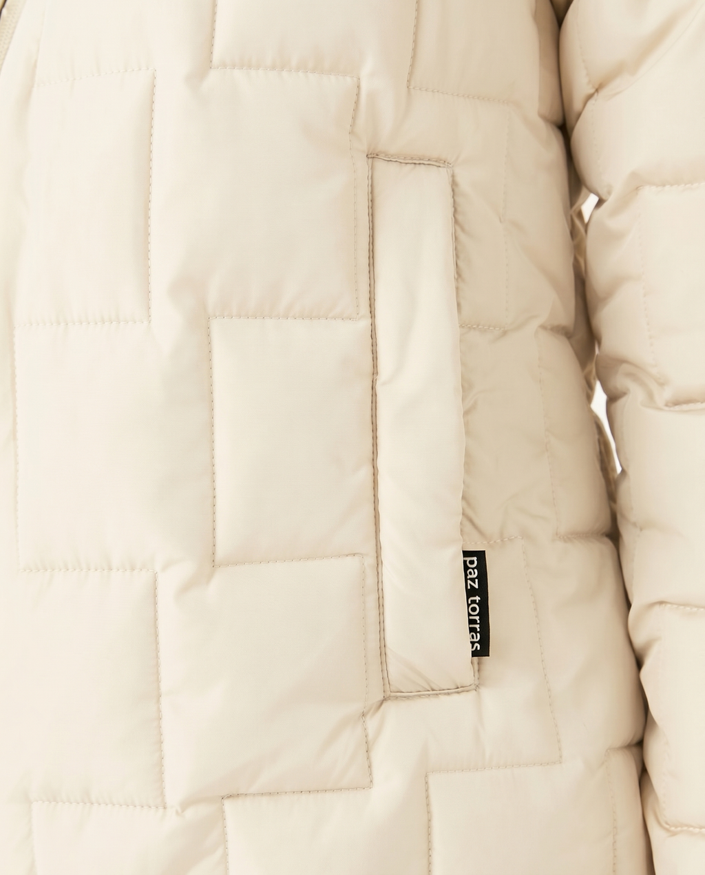 Parka corta de mujer acolchada cuello alzado
