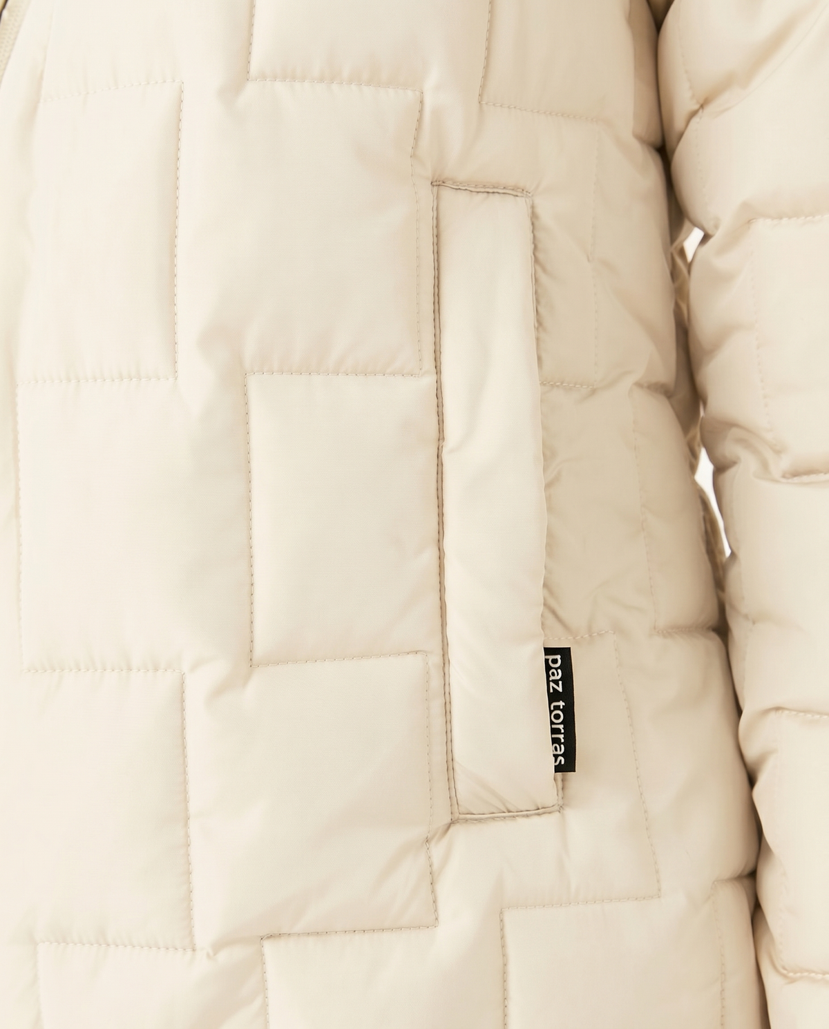 Parka corta de mujer acolchada cuello alzado