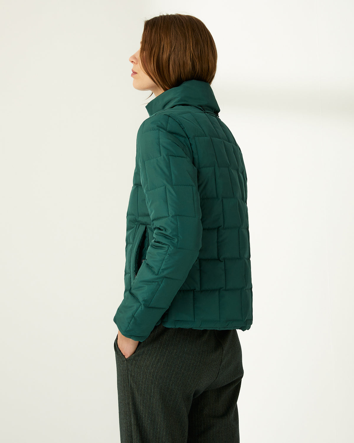 Parka corta de mujer acolchada cuello alzado