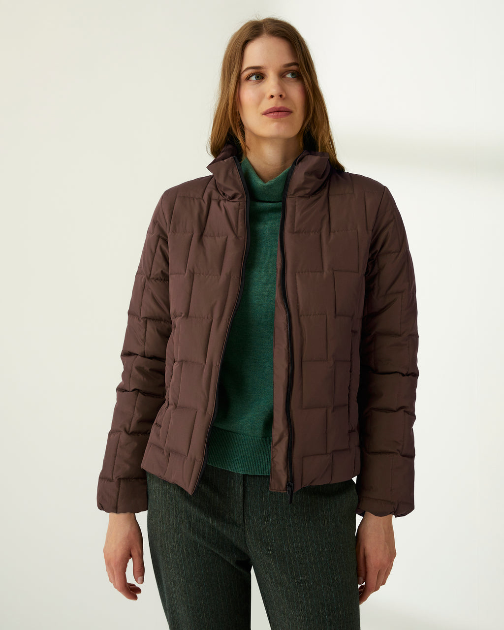 Parka corta de mujer acolchada cuello alzado
