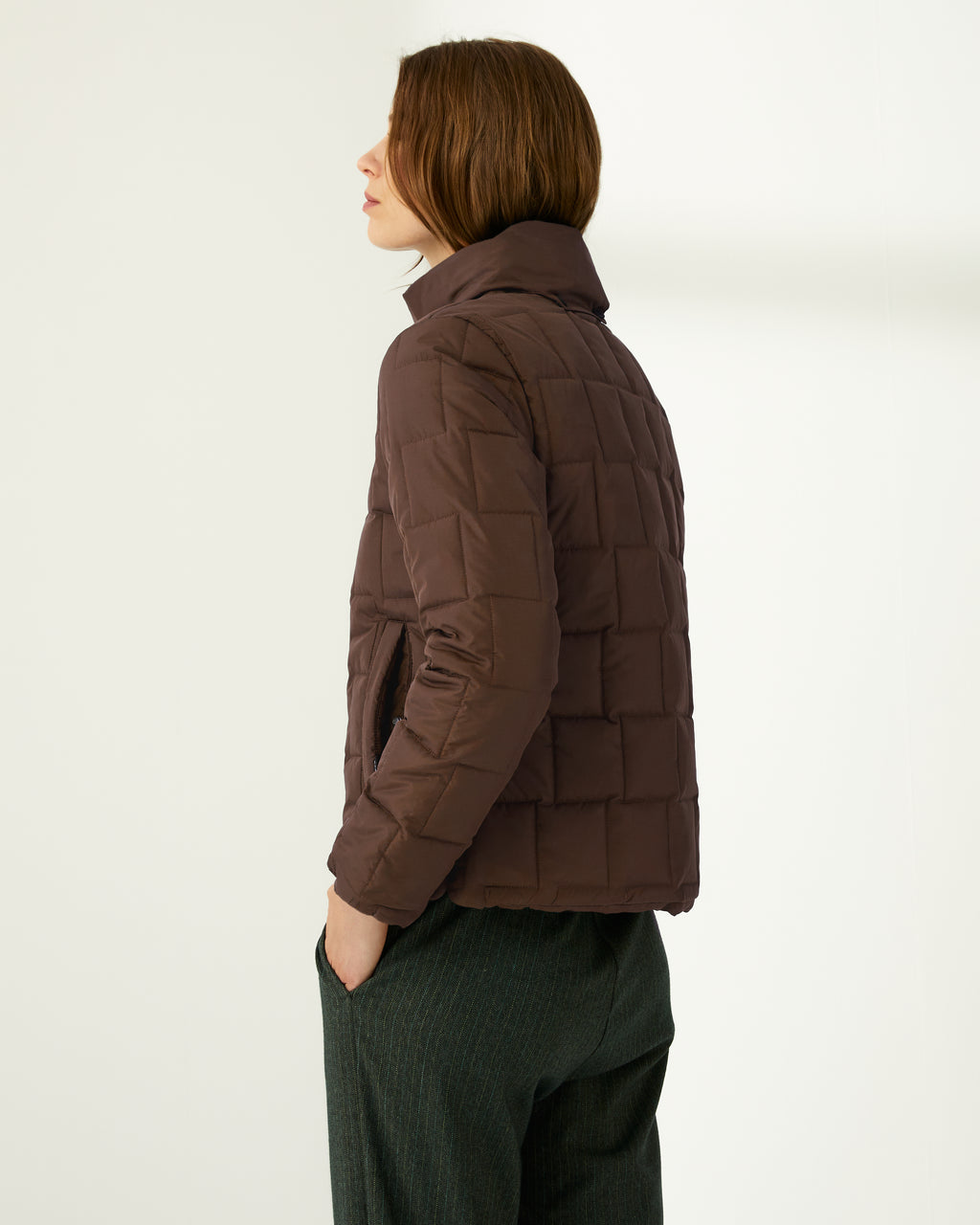 Parka corta de mujer acolchada cuello alzado