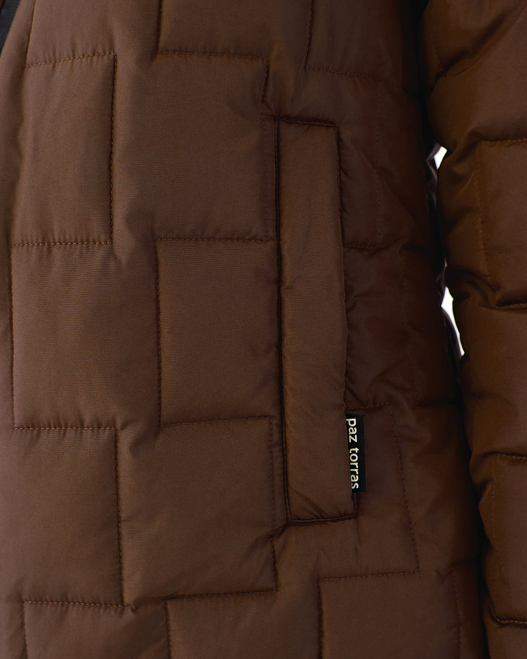 Parka corta de mujer acolchada cuello alzado