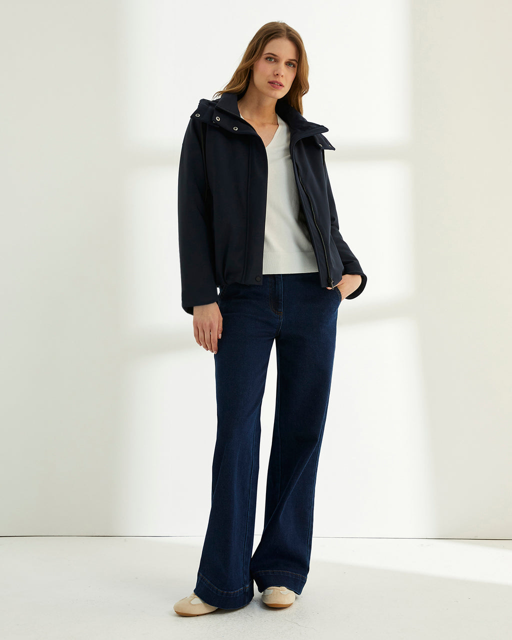 Parka corta de mujer con capucha