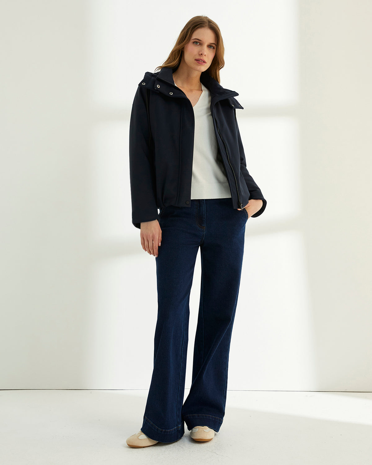 Parka corta de mujer con capucha