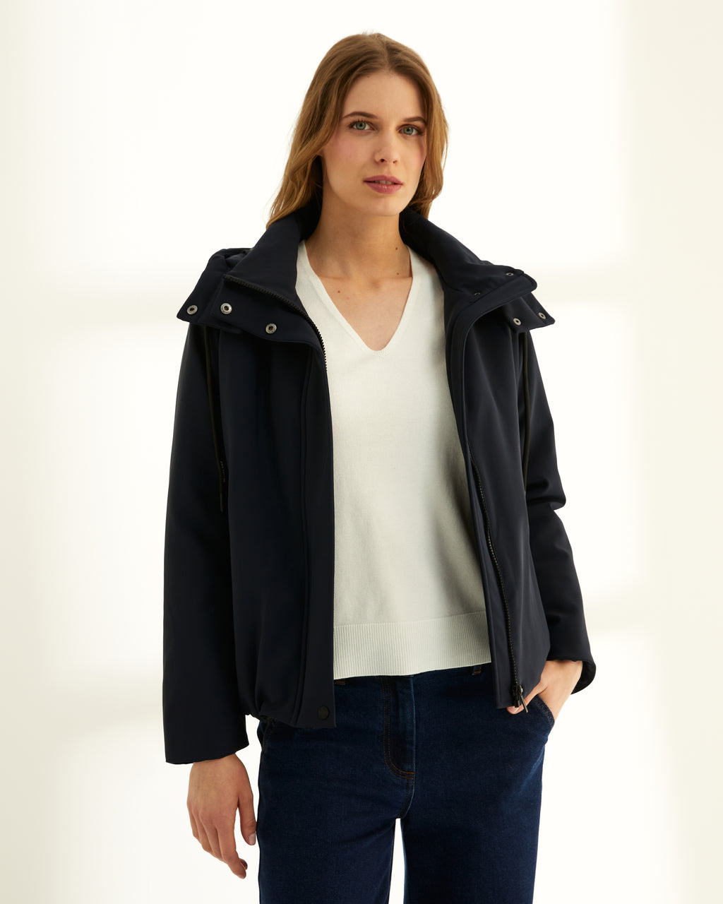 Parka corta de mujer con capucha
