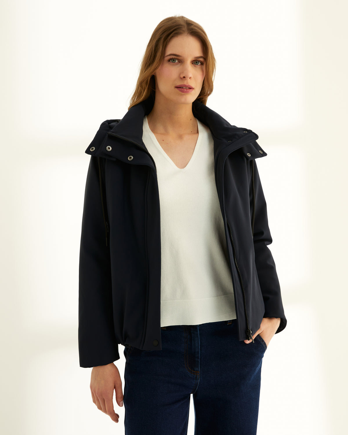Parka corta de mujer con capucha