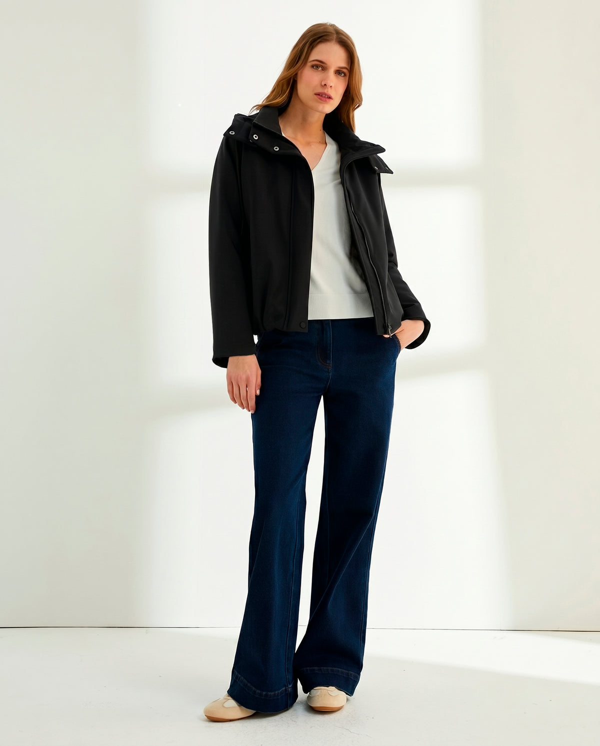 Parka corta de mujer con capucha