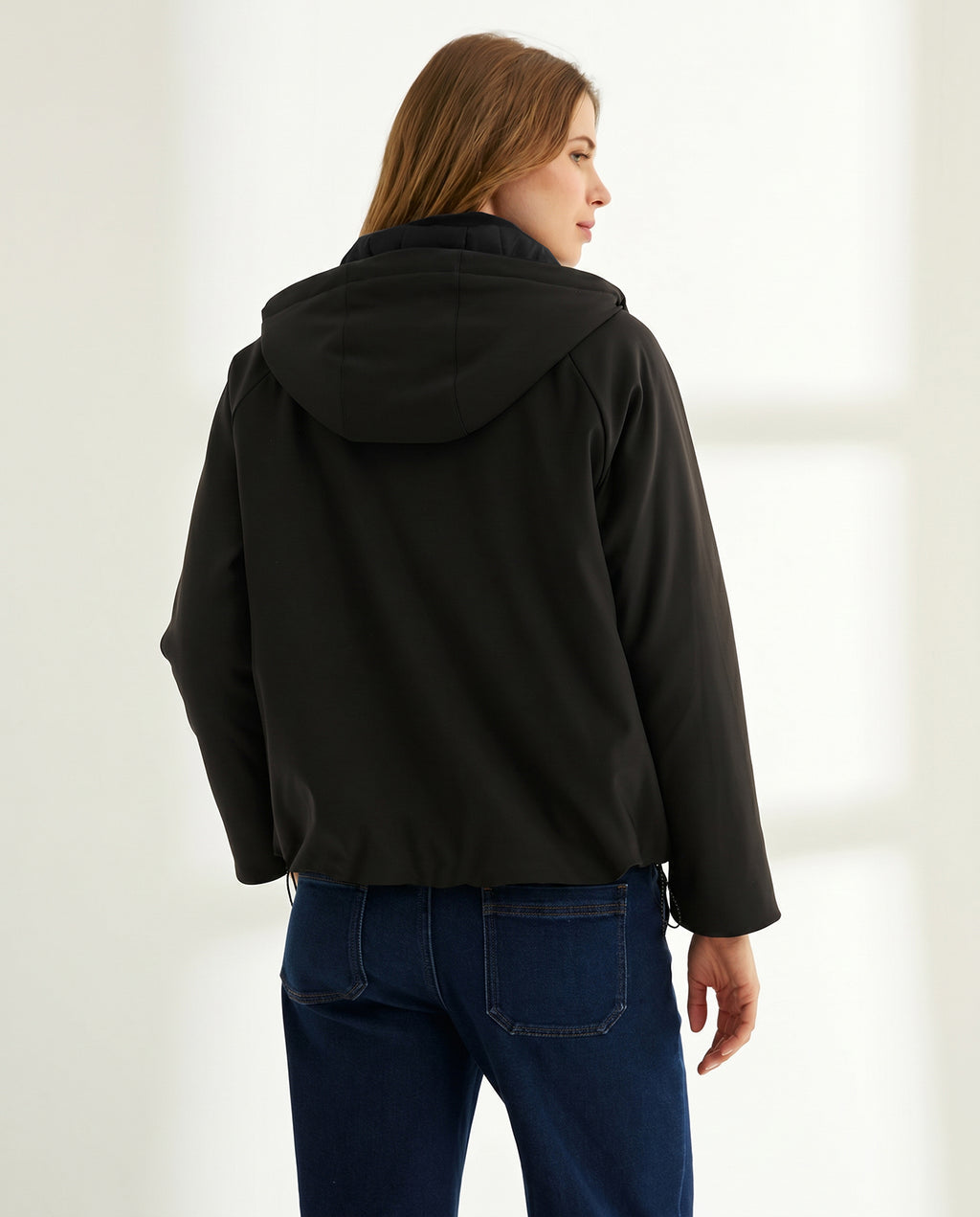 Parka corta de mujer con capucha