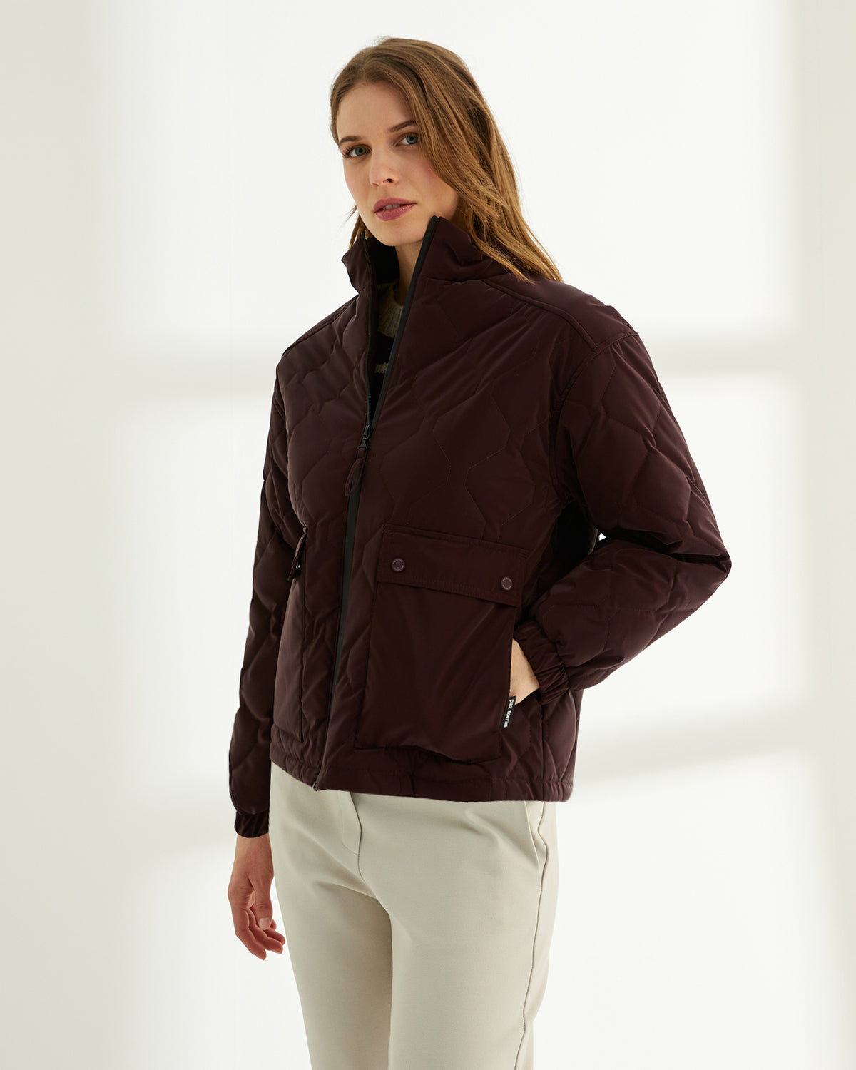 Parka corta de mujer acolchada