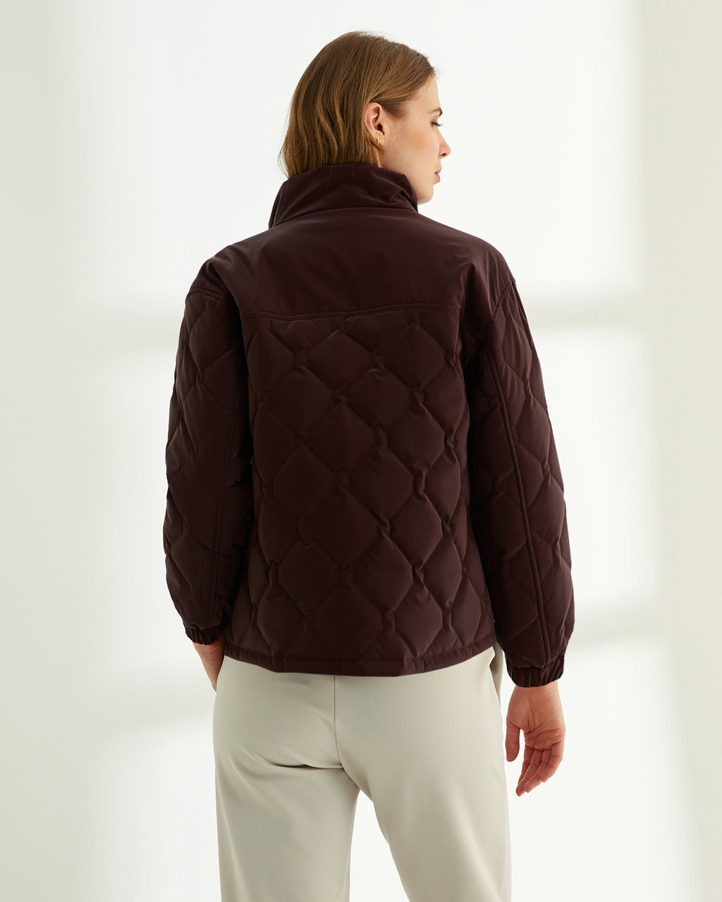Parka corta de mujer acolchada