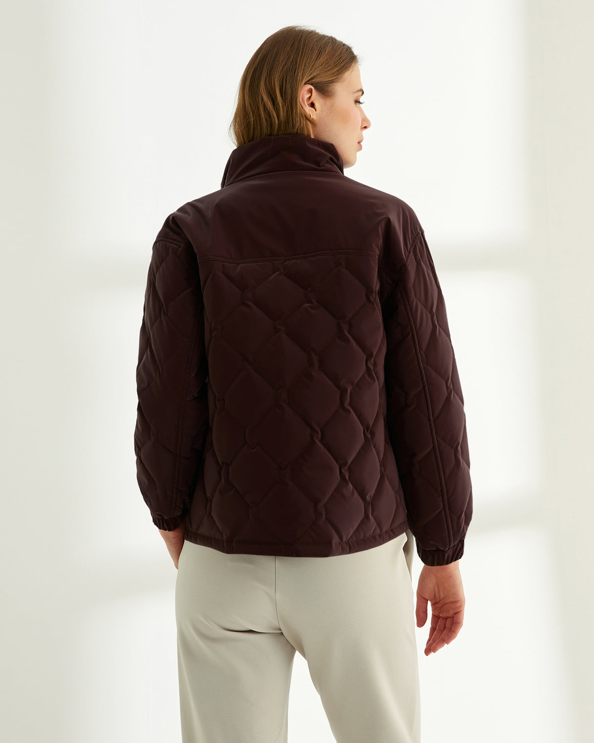 Parka corta de mujer acolchada