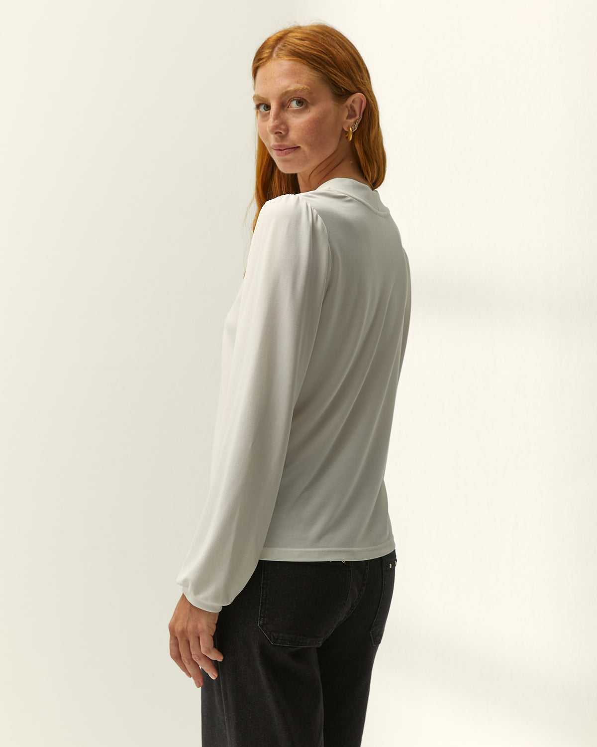 Camiseta de mujer cuello pico manga larga