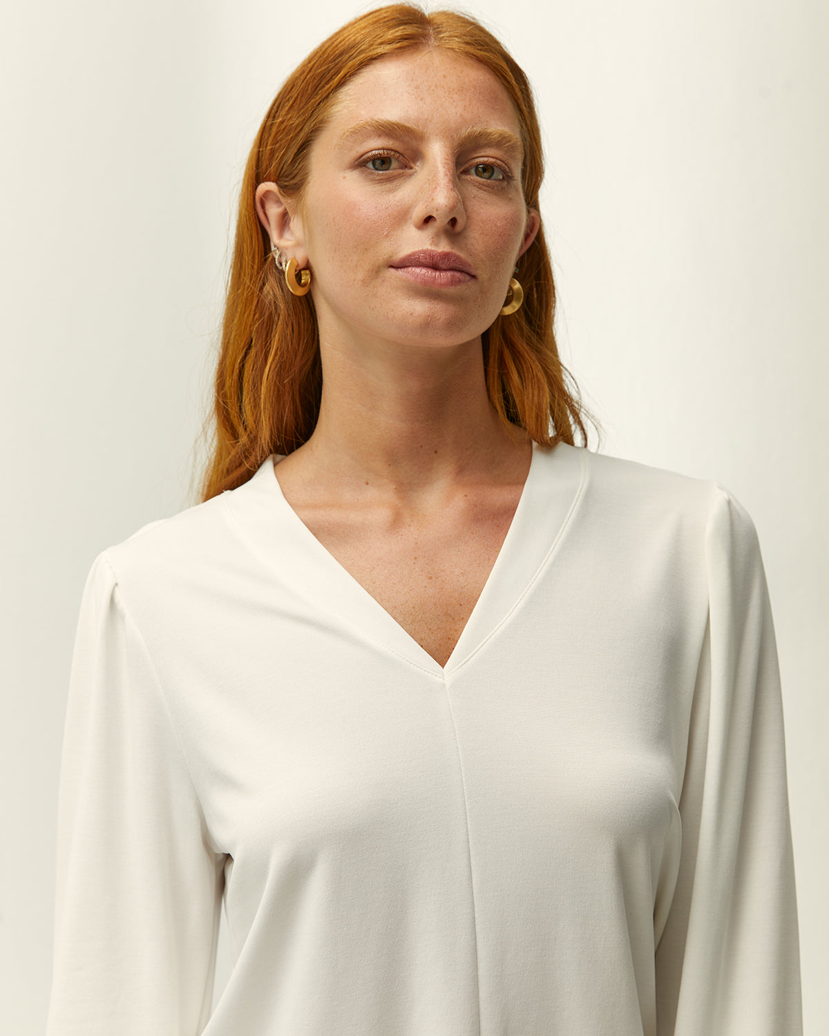 Camiseta de mujer cuello pico manga larga