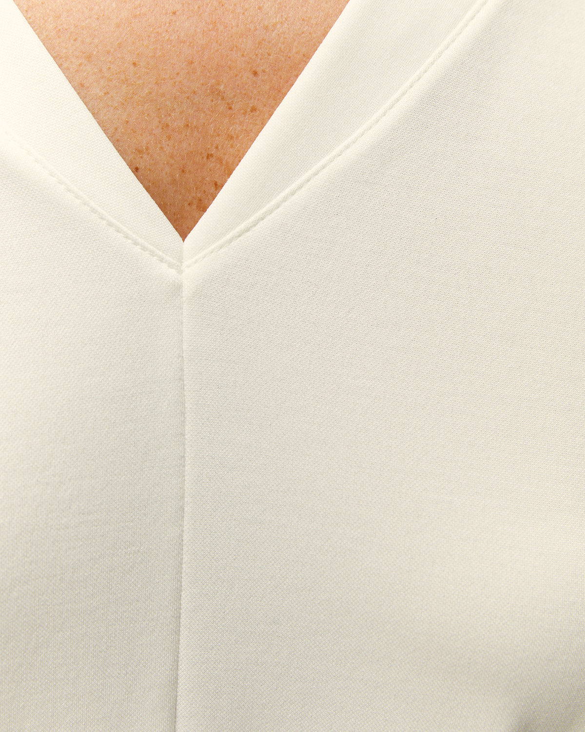 Camiseta de mujer cuello pico manga larga