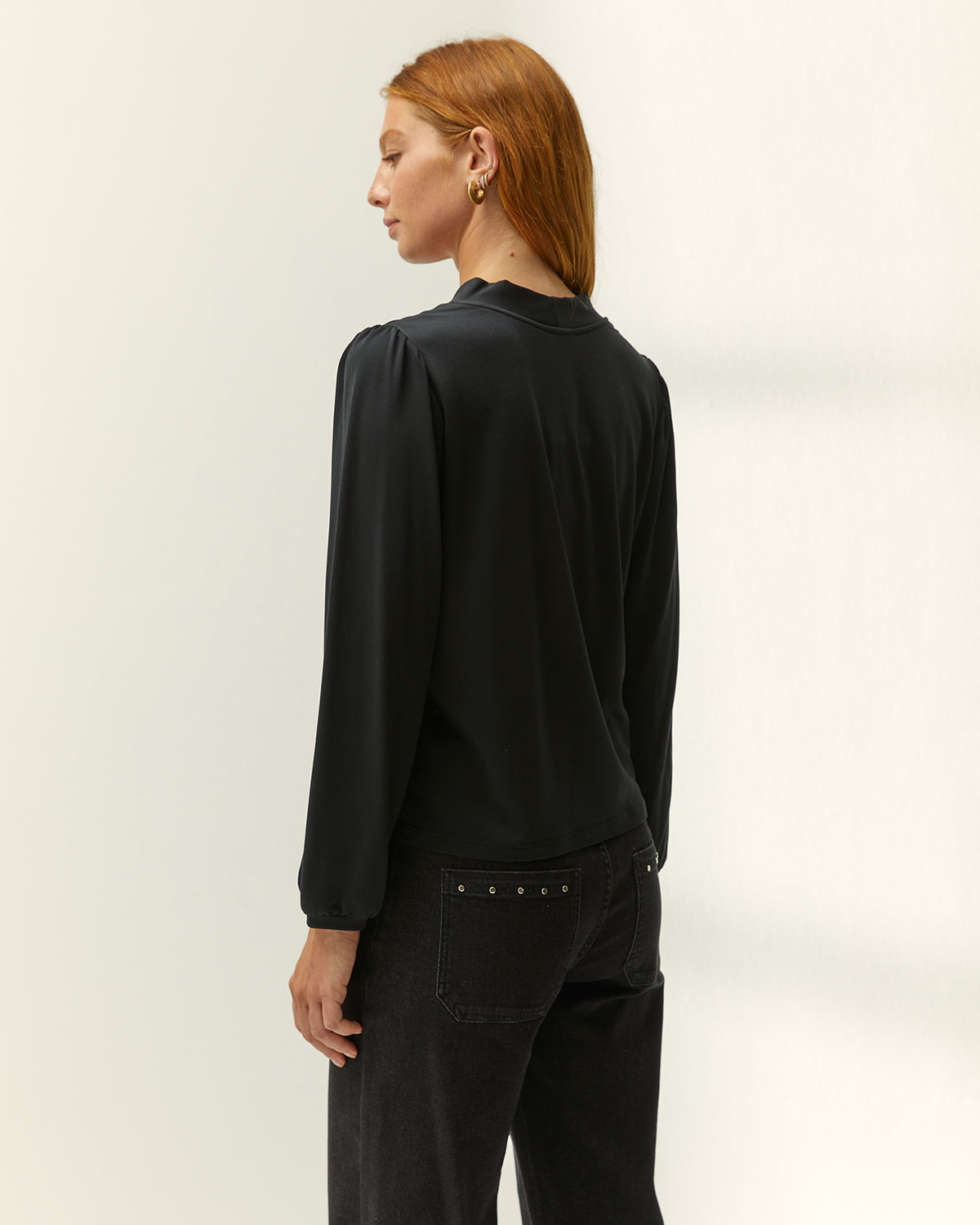 Camiseta de mujer cuello pico manga larga