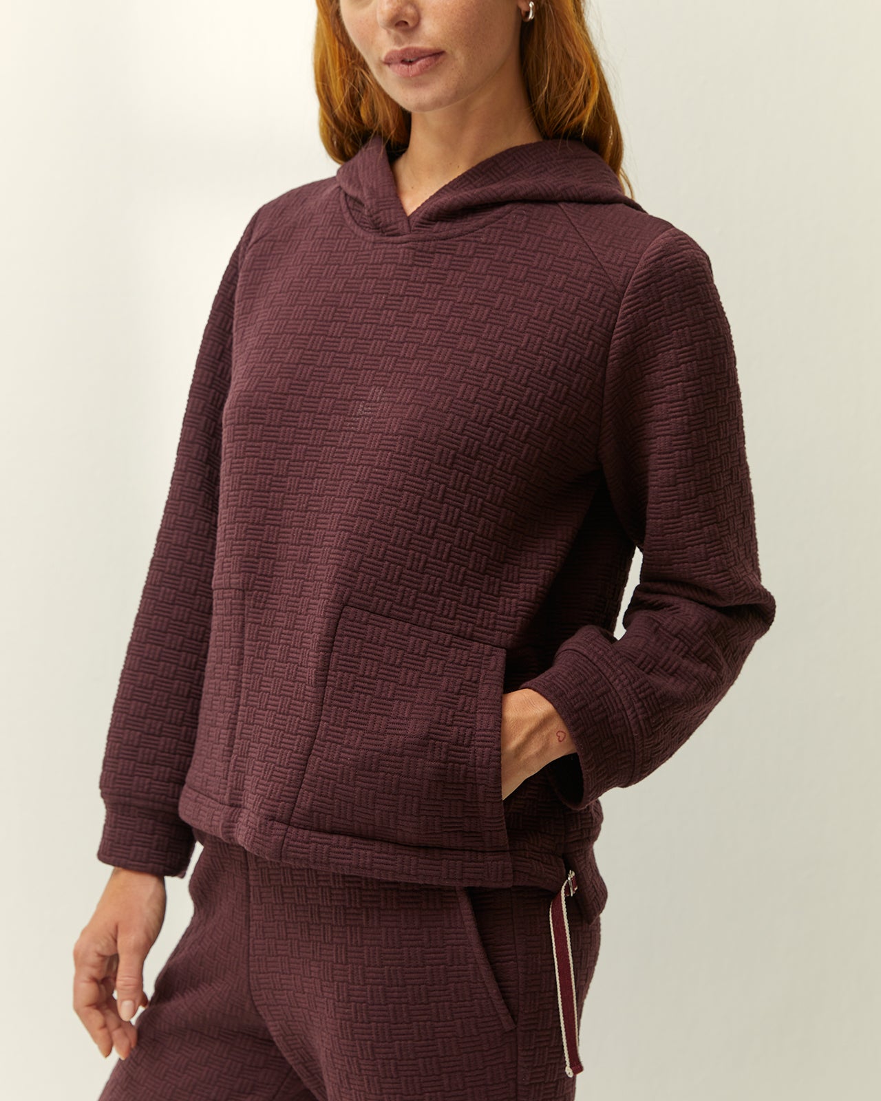 Sudadera de mujer con capucha y bolsillos