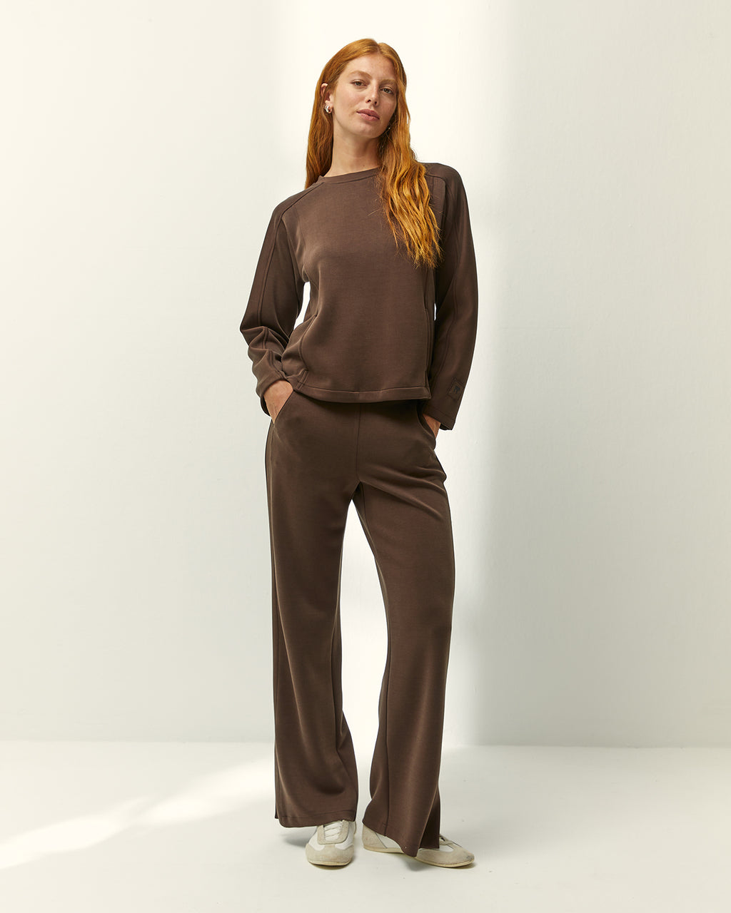 Sudadera de mujer cuello redondo y bolsillos