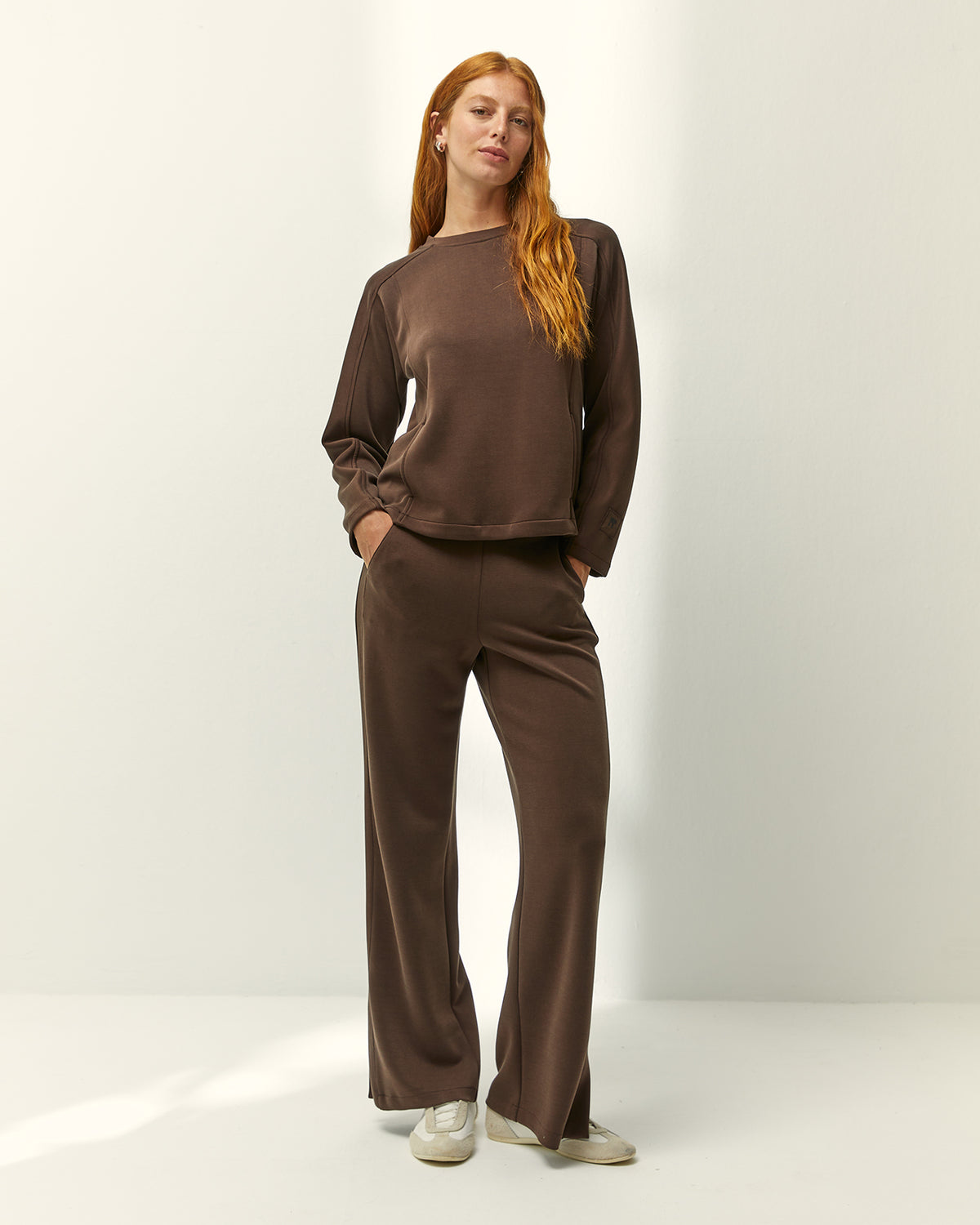 Sudadera de mujer cuello redondo y bolsillos