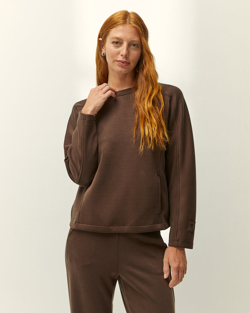 Sudadera de mujer cuello redondo y bolsillos