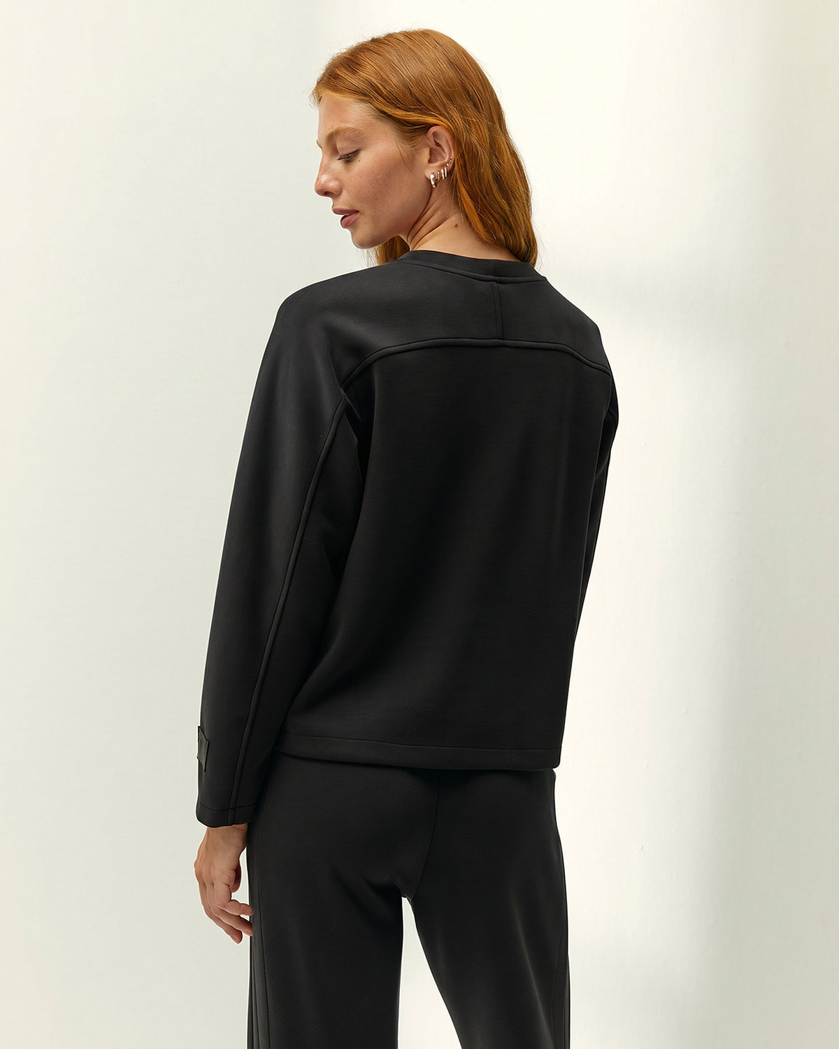 Sudadera de mujer cuello redondo y bolsillos