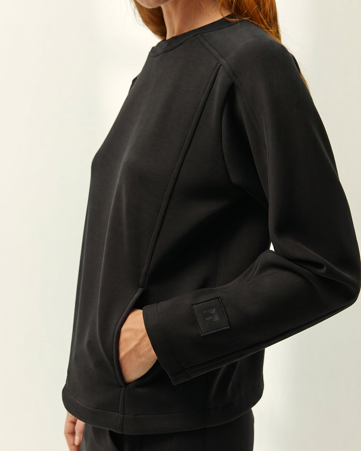 Sudadera de mujer cuello redondo y bolsillos
