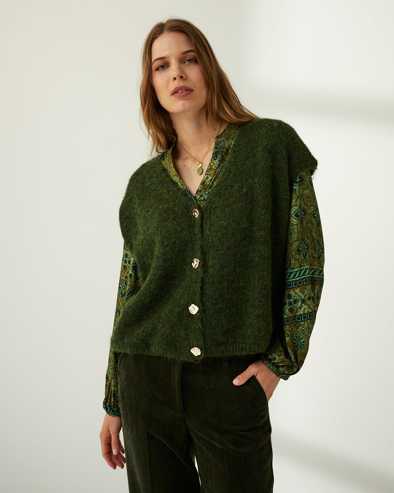 Chaleco de mujer cuello pico