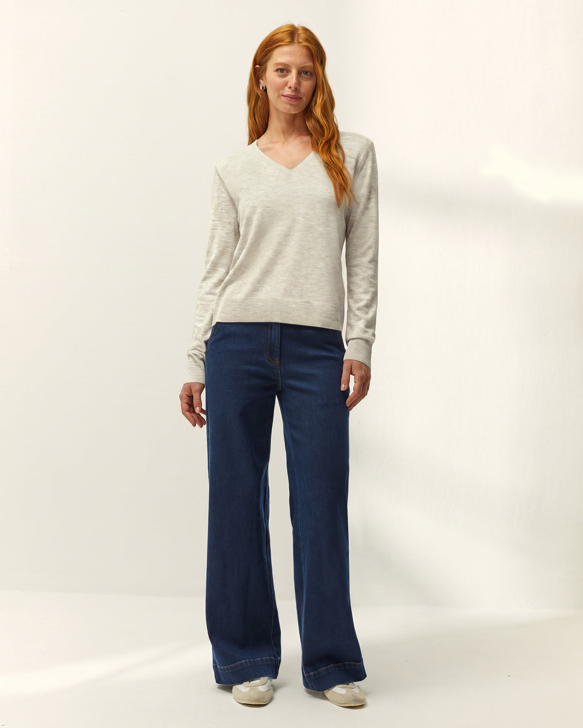 Jersey de mujer punto fino cuello pico